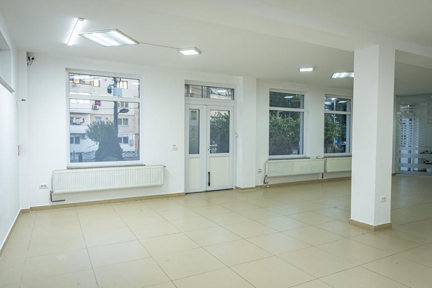 Spațiu comercial, de 58 mp, în Moinești