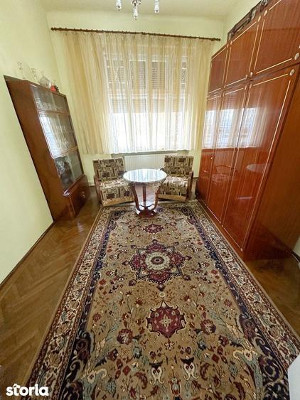 Casă cu 5 camere cu Teren 990 Mp în Central
