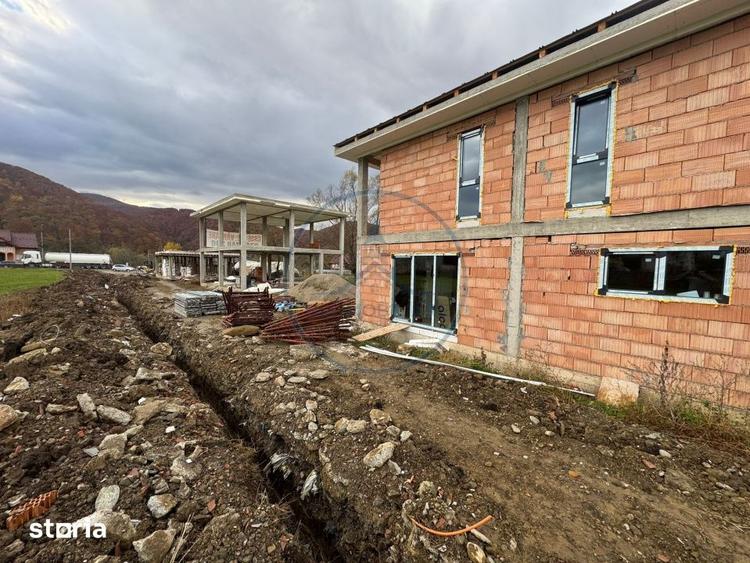 Casă cu 4 camere cu Teren 350 Mp în Central