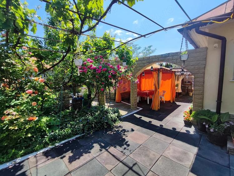 Casă cu Teren 2600 Mp în Slava Rusă