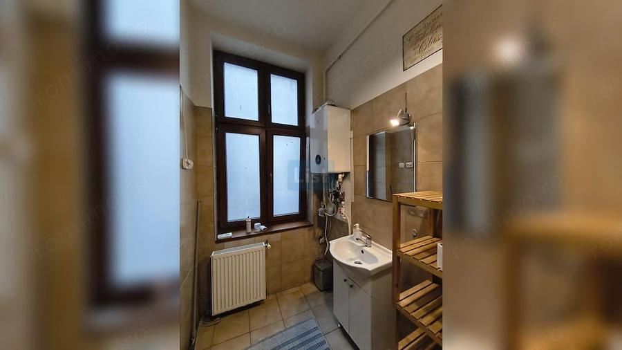 Apartament cu 4 camere semidecomandat în Ultracentral