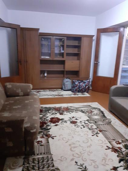 Inchiriez apartament semidecomandat sector 6 - 3