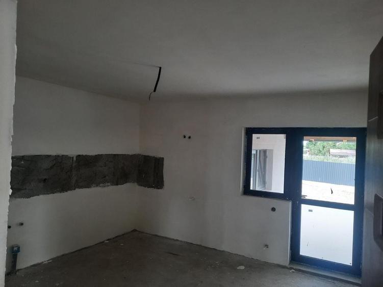 Vand casa in Com. Sendreni (cartierul nou) - 5