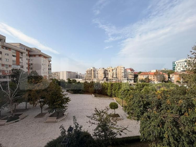 Apartament cu 4 camere decomandat, mobilat în Ultracentral