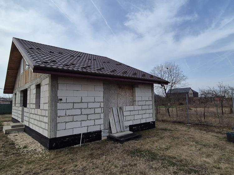 Casă individuală cu 3 camere cu Teren 400 Mp în Căciulați