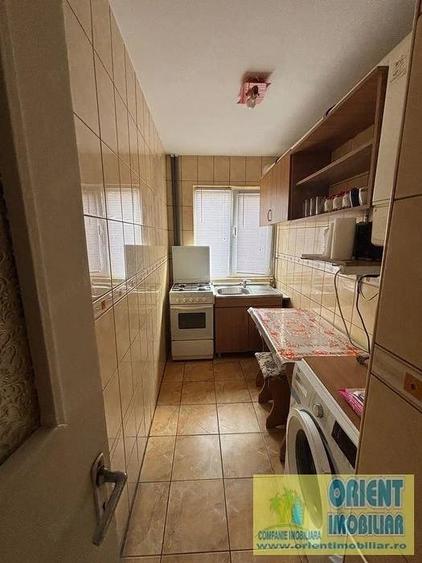 Apartament cu 4 camere semidecomandat în Inel II
