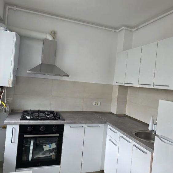 Apartament cu 2 camere semidecomandat, mobilat în Central