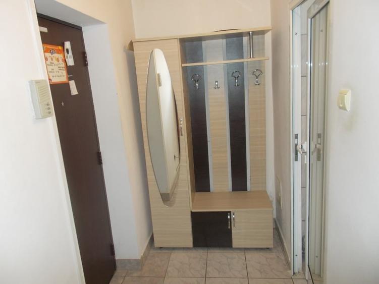 Garsonieră decomandată, mobilată în Răcădău