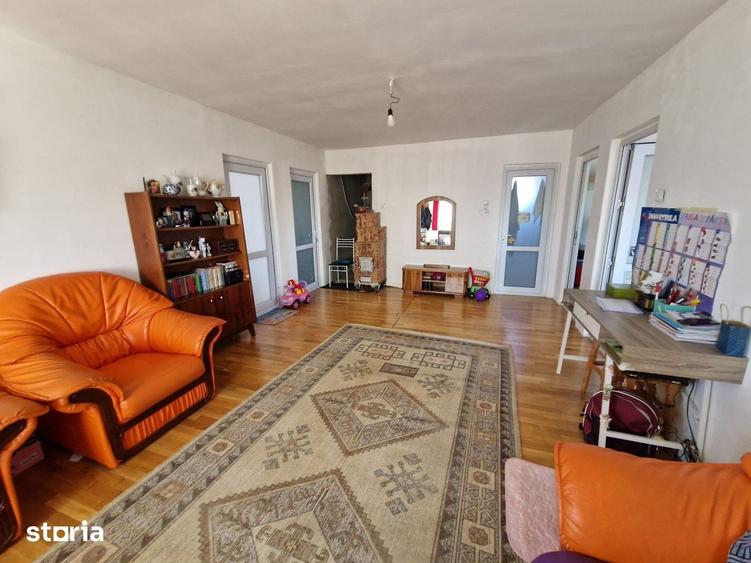 Casă cu 5 camere cu Teren 912 Mp în Central