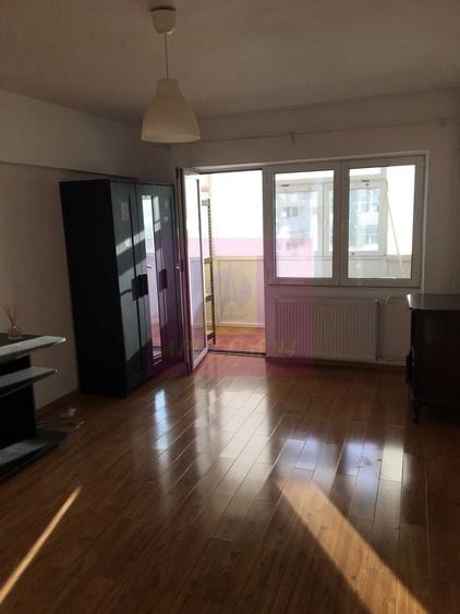 Apartament cu 3 camere decomandat în Lacul Tei