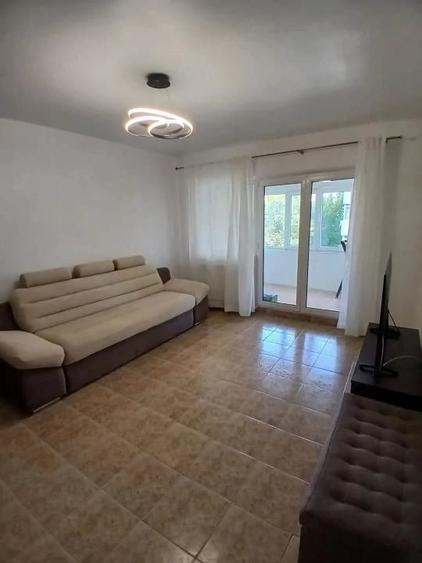 Apartament cu 3 camere decomandat în Ștefan cel Mare