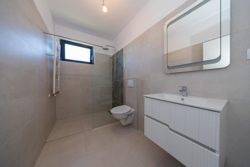 Casă cu 4 camere cu Teren 500 Mp în Central