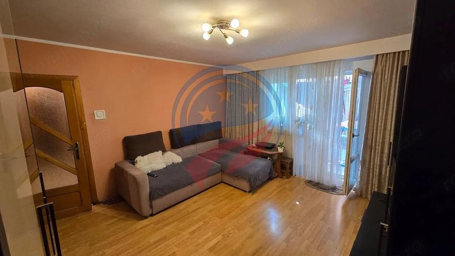 Apartament cu 2 camere semidecomandat în Craiovița Nouă