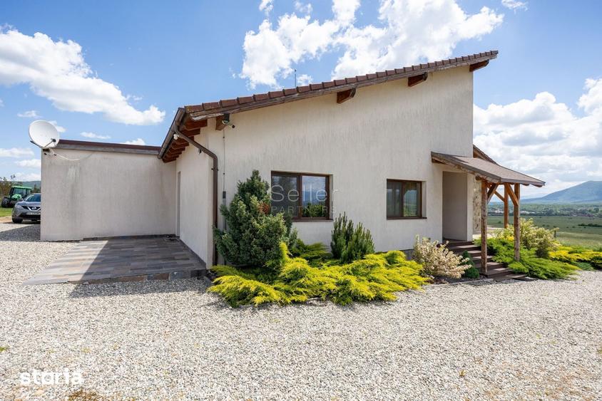 Casă cu 4 camere cu Teren 68800 Mp în Dumbrăvița