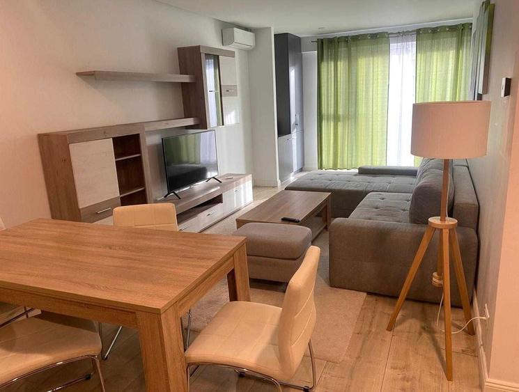 Apartament cu 3 camere decomandat în Sisești
