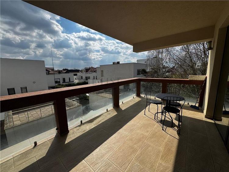 Apartament cu 3 camere decomandat, mobilat în Pipera