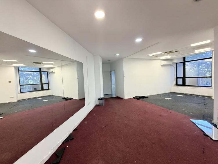 Birou, de 362 mp, în P-ța Unirii