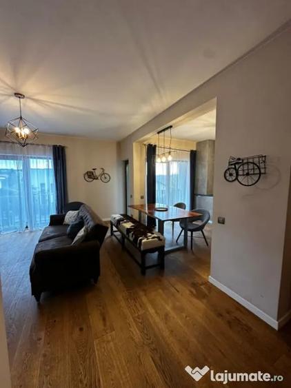 Apartament cu 3 camere decomandat în Gruia