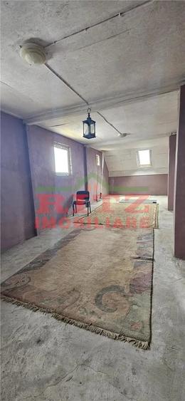 Spațiu comercial, de 250 mp, în Studina