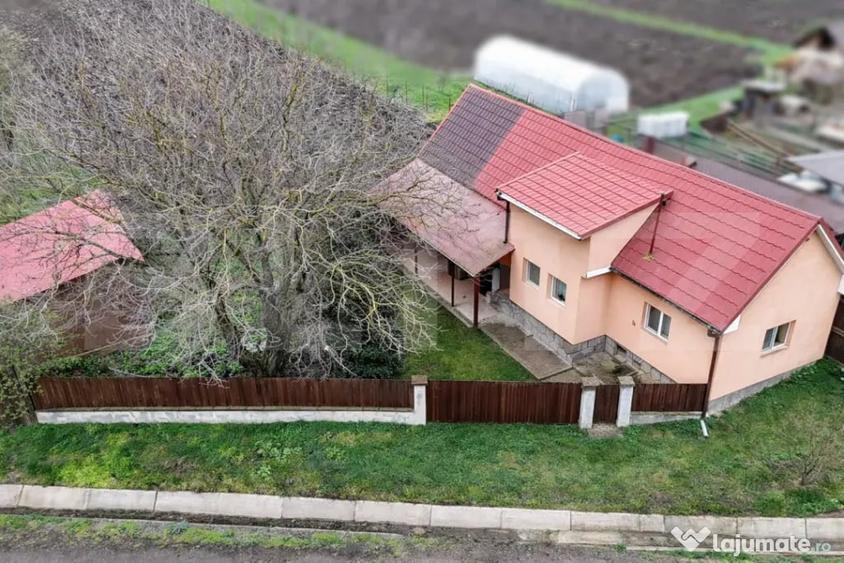 Casă cu 2 camere cu Teren 2300 Mp în Breaza