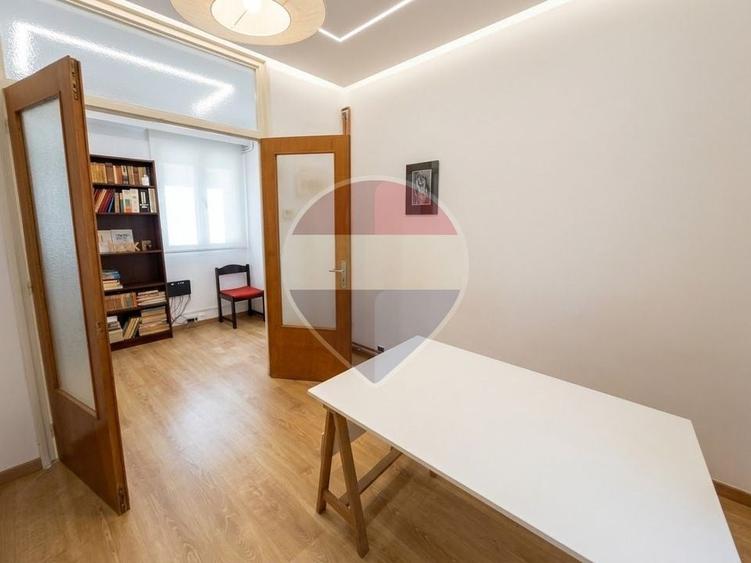 Apartament cu 4 camere decomandat, mobilat în Tei