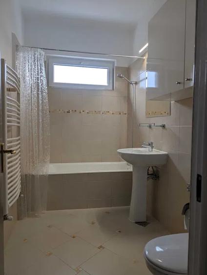 Apartament cu 3 camere decomandat în Gara de Est