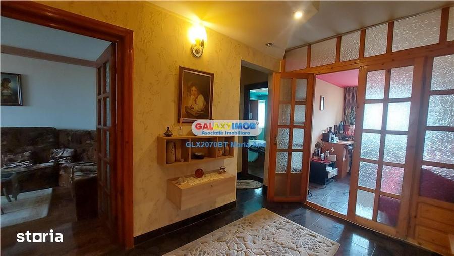Apartament cu 4 camere decomandat în Central