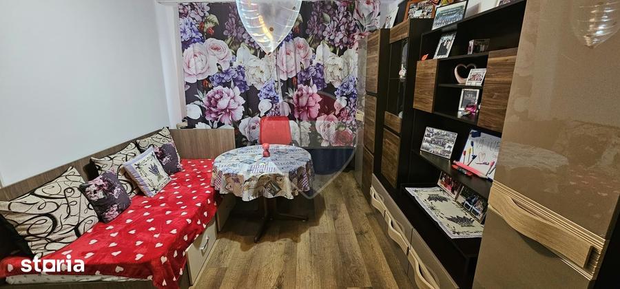 Apartament cu 3 camere semidecomandat în Central