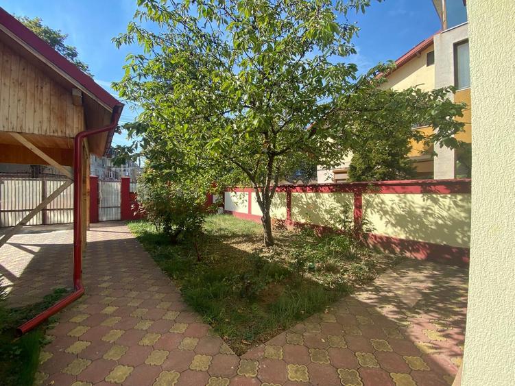 Casă individuală cu 4 camere cu Canalizare în Sud