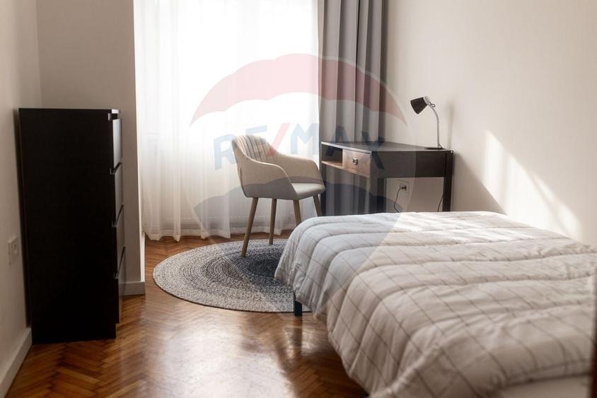 Apartament cu 4 camere semidecomandat, mobilat în Ultracentral