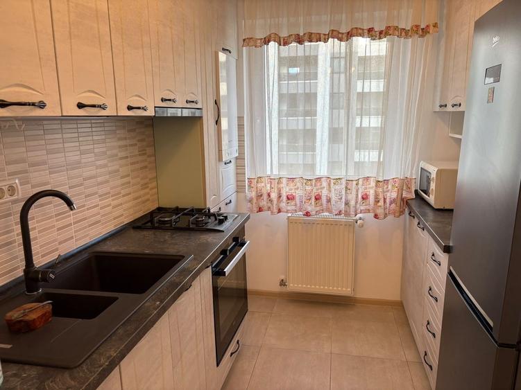 Apartament cu 2 camere decomandat, mobilat în Tractorul