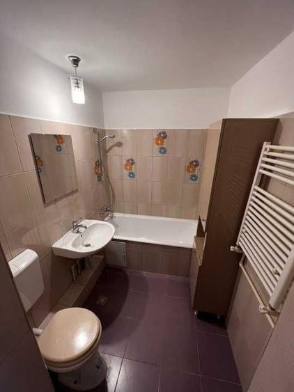 Apartament cu 3 camere decomandat în Gorjului