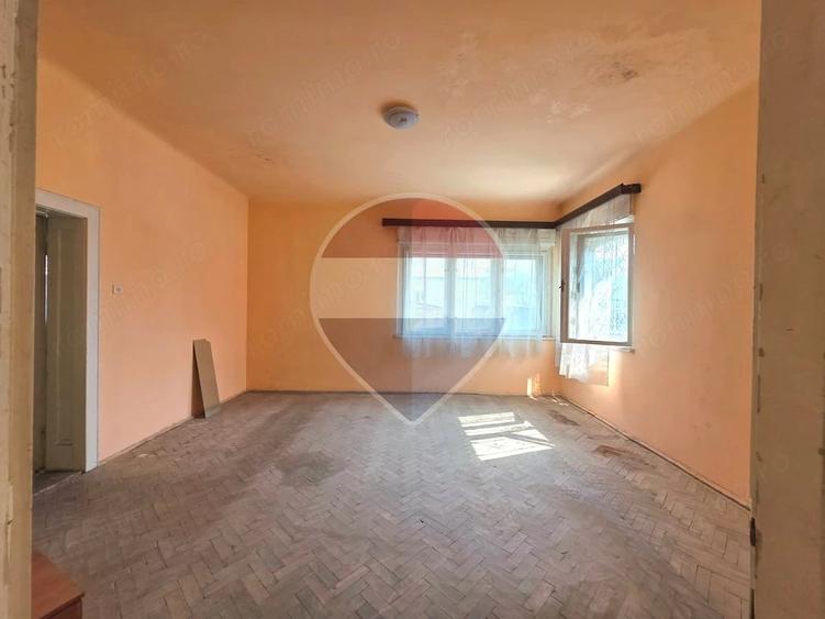 Casă cu 2 camere cu Teren 240 Mp în Central
