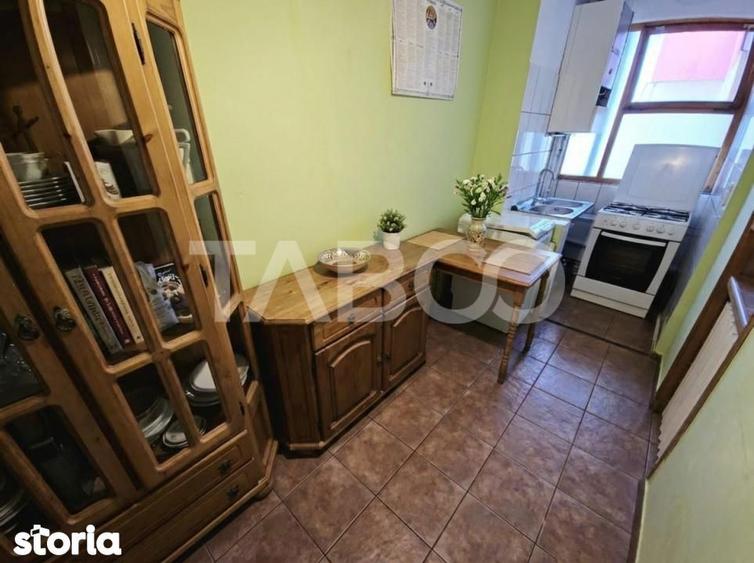 Apartament cu 3 camere decomandat, mobilat în Ștrand