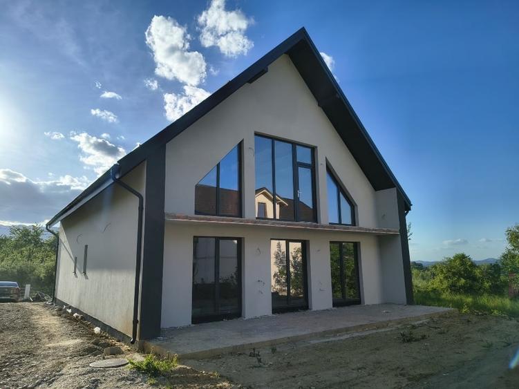 Casă individuală cu 4 camere cu Canalizare în Bran