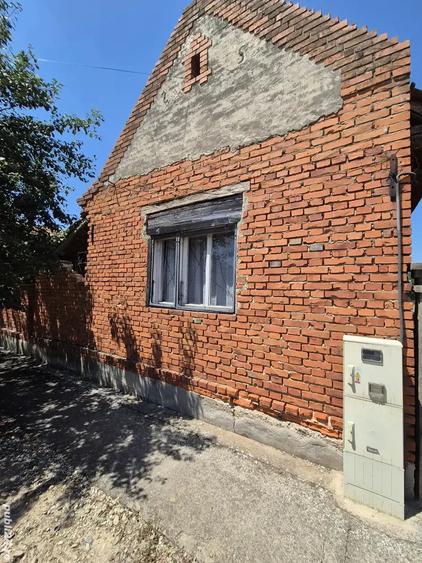 Casă cu 2 camere cu Teren 1600 Mp în Păru