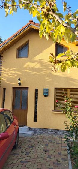 Casă cu 3 camere cu Teren 1100 Mp în Central