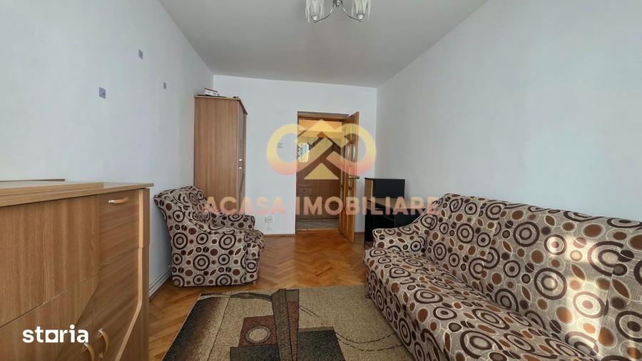Apartament cu 3 camere decomandat în Nicolina