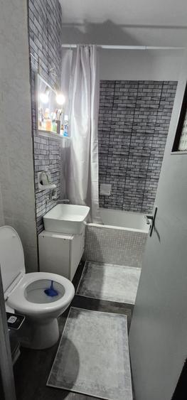 Proprietar vand apartament decomandat 3 camere (configurat in prezent cu 4 camere ), 79,22 mp utili, bloc tip vila Bistrita Lac - 6