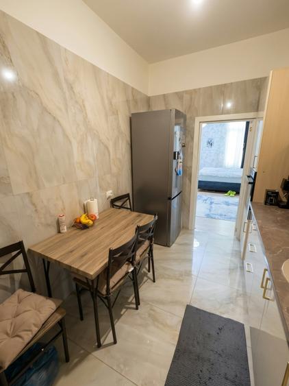 Apartament cu 3 camere decomandat, mobilat în Lipscani