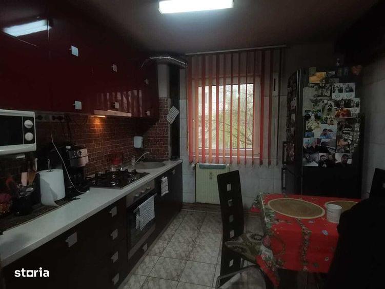 Apartament cu 3 camere semidecomandat, mobilat în Circumvalațiunii