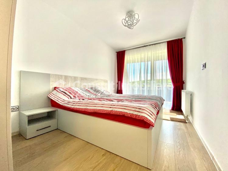 Apartament cu 3 camere semidecomandat, mobilat în Sopor