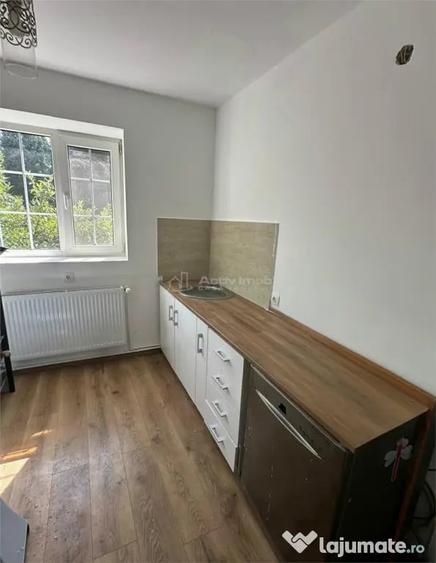 Casă cu 3 camere cu Teren 2000 Mp în Central