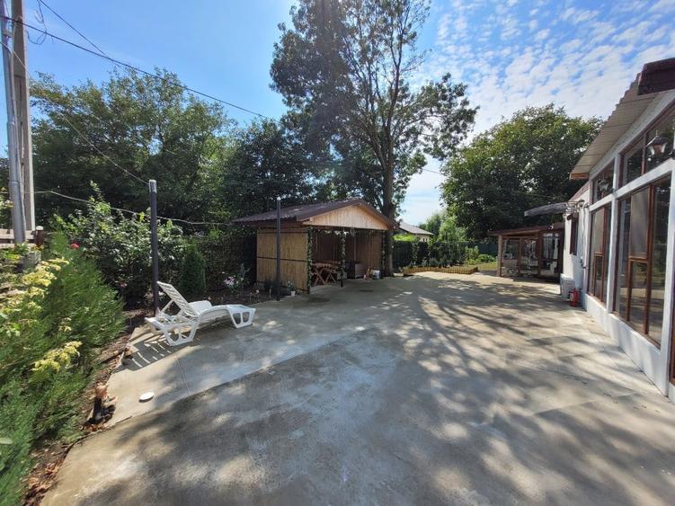 Casă cu 5 camere cu Teren 3500 Mp în Ungureni (Gherghița)