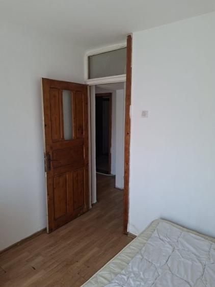 Apartament cu 4 camere decomandat în 1 Mai