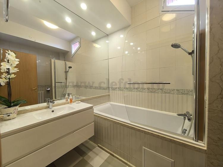 Casă individuală cu 6 camere cu Piscina în Iancu Nicolae