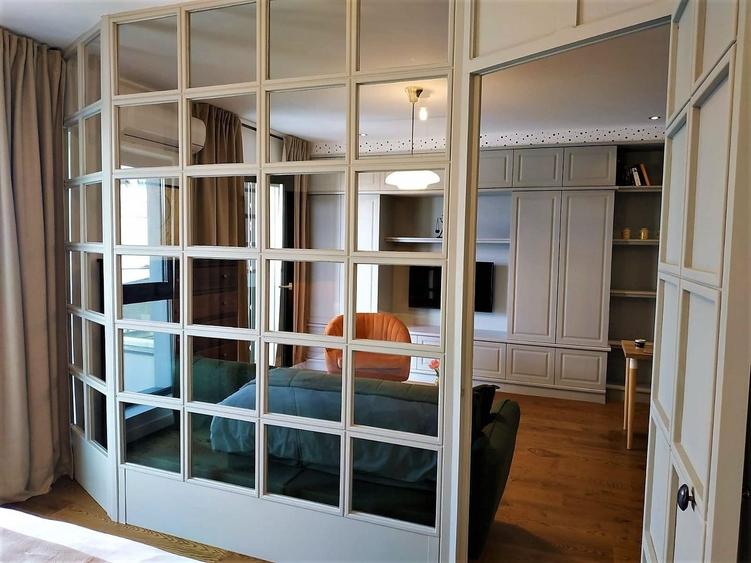 Apartament cu 2 camere semidecomandat, mobilat în Victoriei