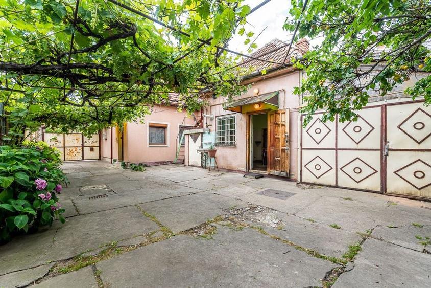 Casă cu 3 camere cu Teren 370 Mp în Central