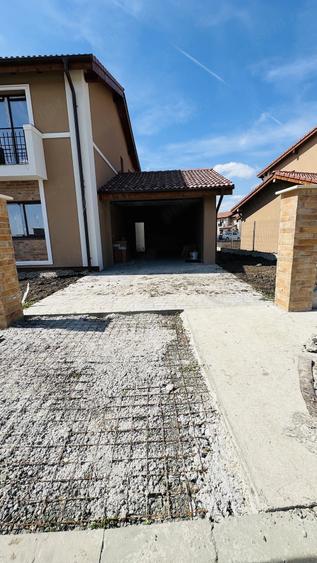 Casă cu Teren 589 Mp în Săcălaz