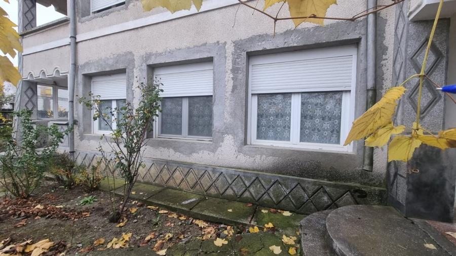 Casă individuală cu 12 camere cu Canalizare în Brestei
